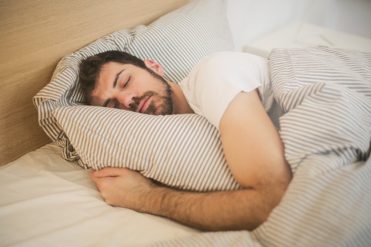 Sport et sommeil : comment mieux dormir grâce au fitness