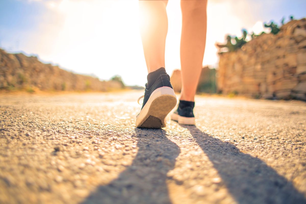 Marche 10 000 pas par jour : bienfaits et conseils